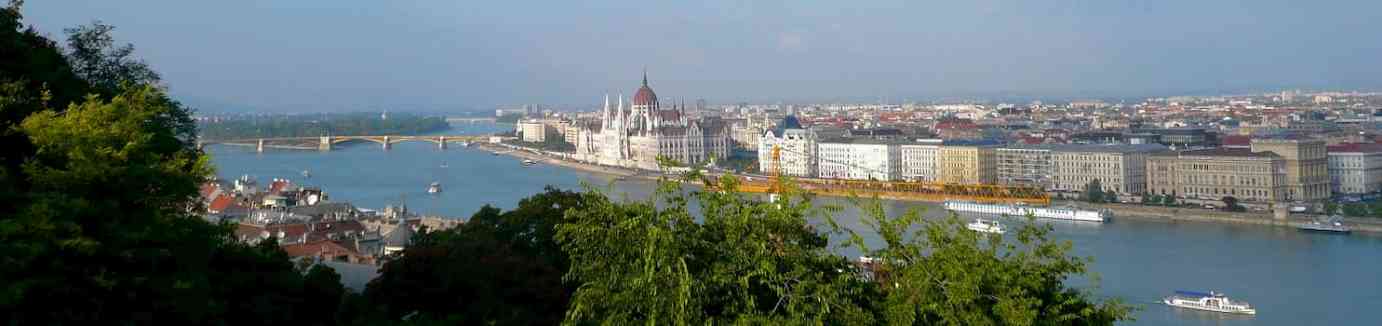 Budapest - Blick über die Donau zum Parlament